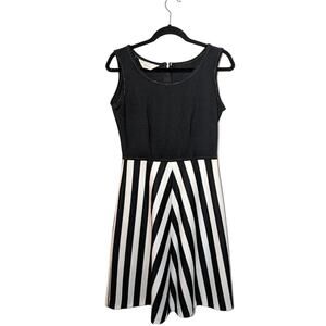 Vintage 1970s Black and White Knee Length Dress